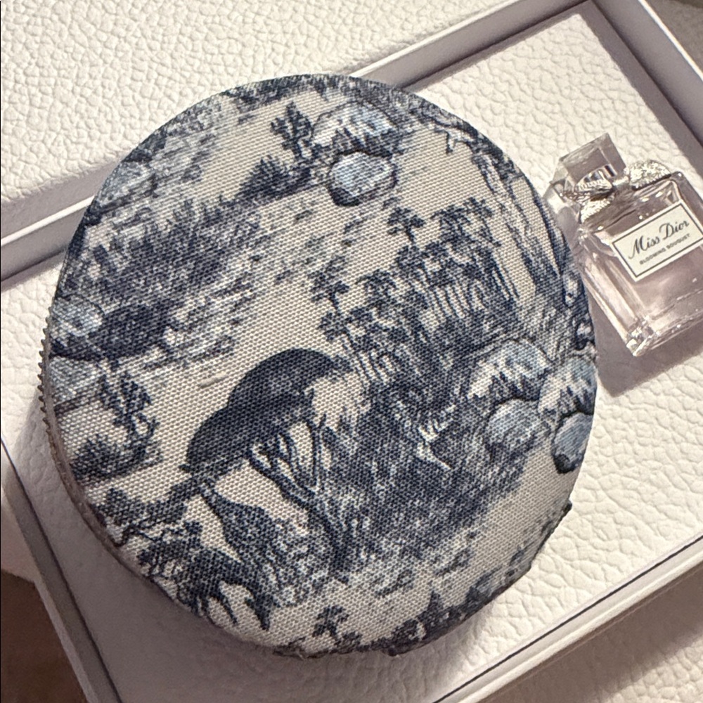 Dior Jewelry travel small case with Miss Dior mini Perfume - Picture 6 of 9